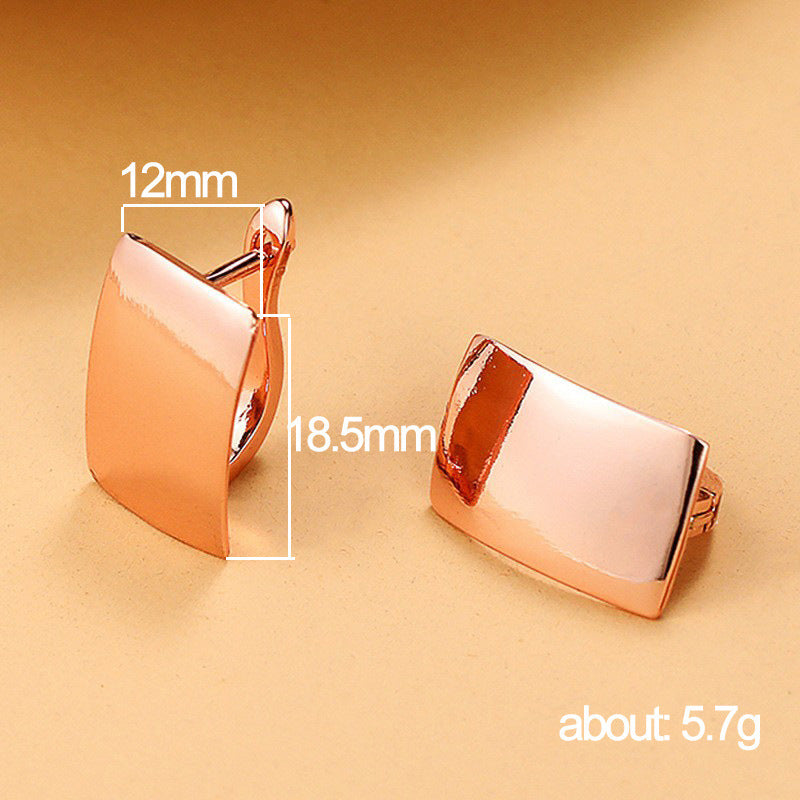 Classic Gold Earring with Timeless Appeal