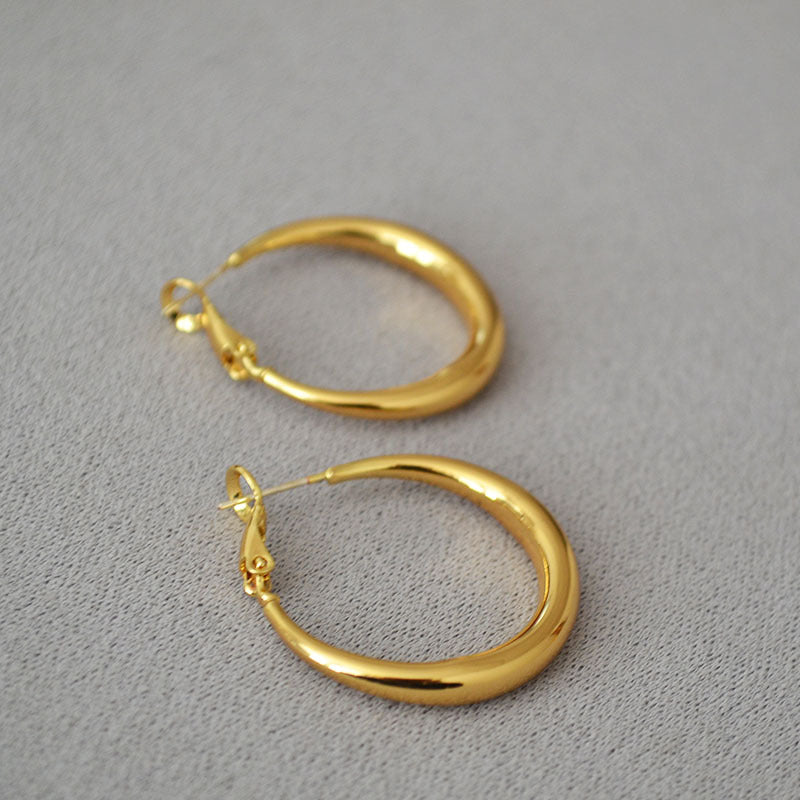 Romantic Silver Earring for Special Moments