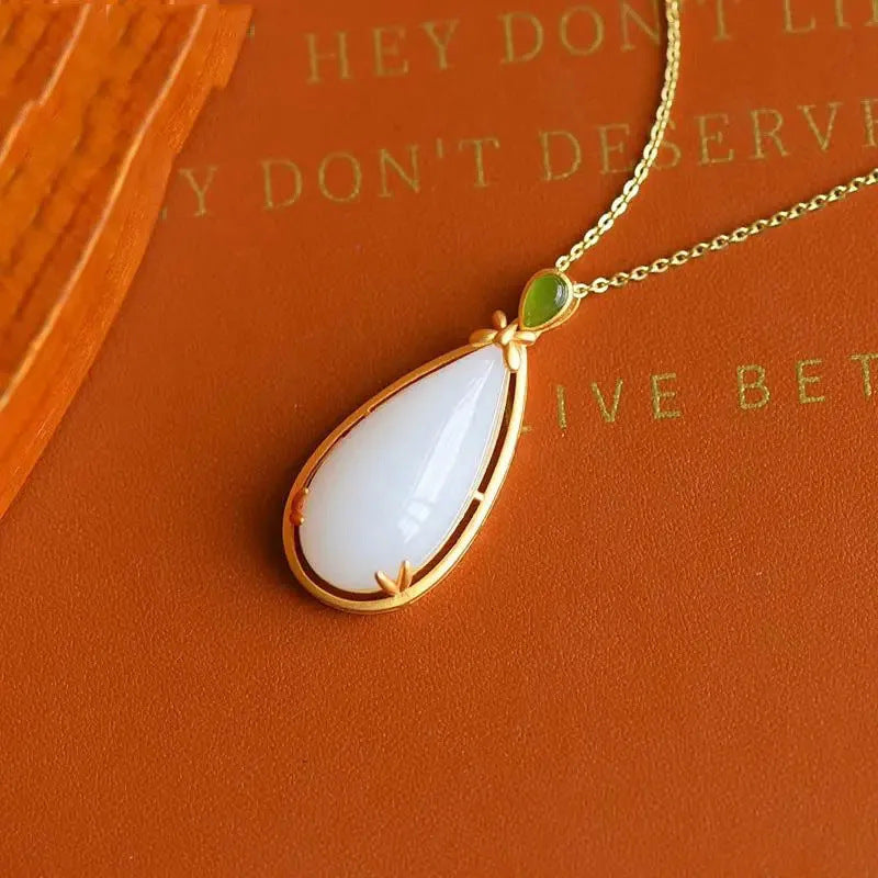 Classic Silver Necklace with Timeless Appeal