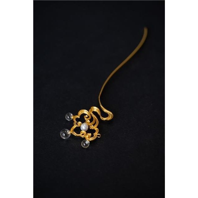Beautiful Gold Piece with Unique Style