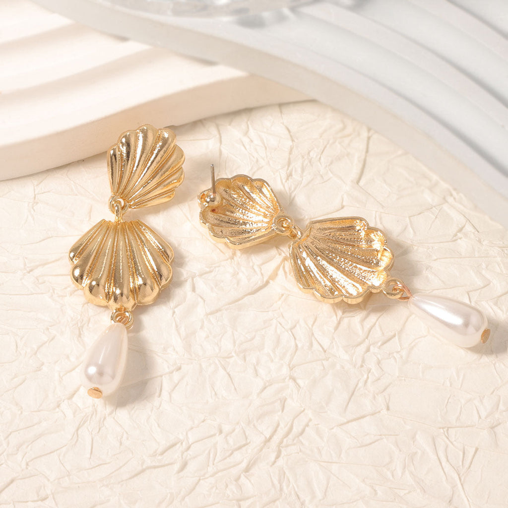 Classic Pearl Earring with Timeless Appeal