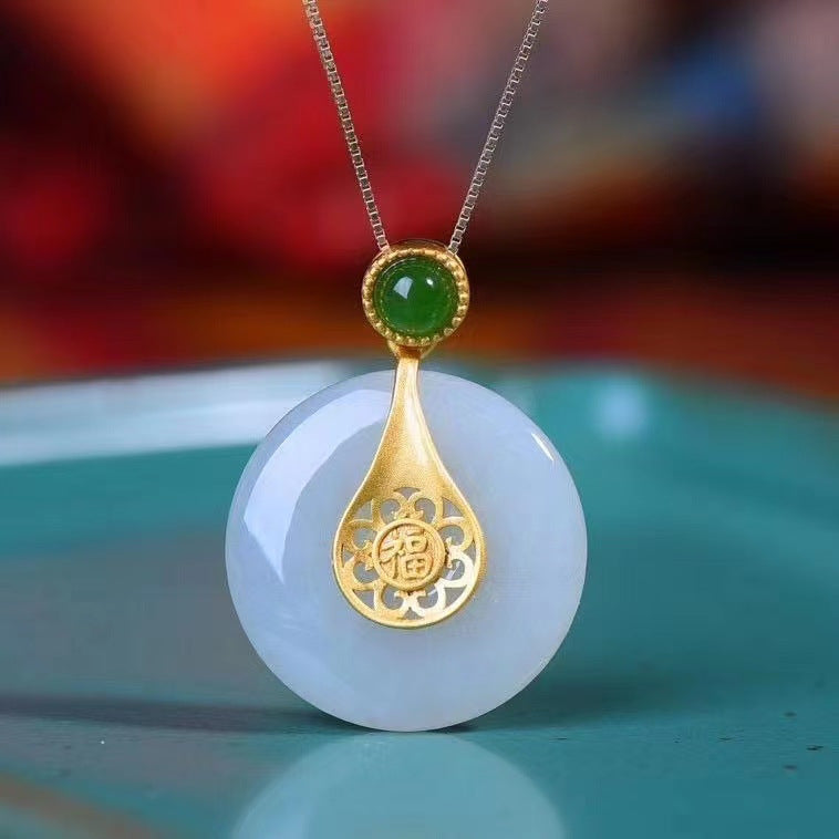 Classic Silver Necklace with Timeless Appeal