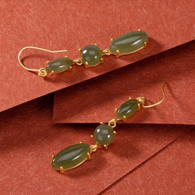 Charming Silver Earring for Any Occasion