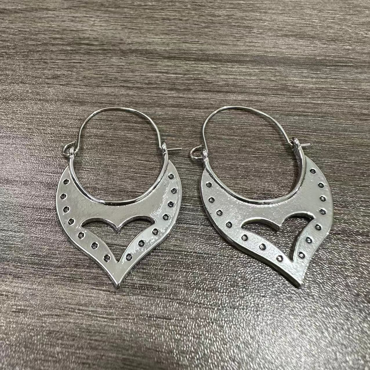 Charming Earring for Any Occasion