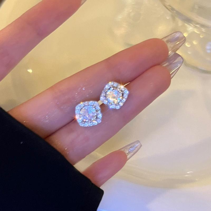 Charming Pearl Earring for Any Occasion