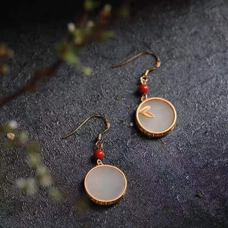 Charming Silver Earring for Any Occasion