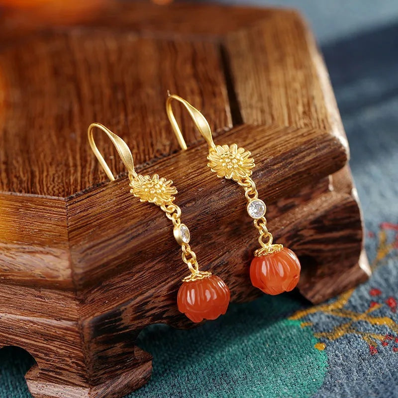 Classic Gold Earring with Timeless Appeal