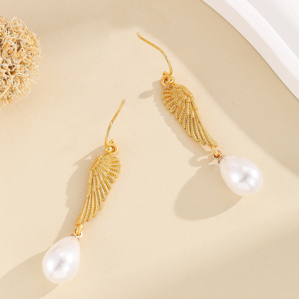 Charming Gold Earring for Any Occasion