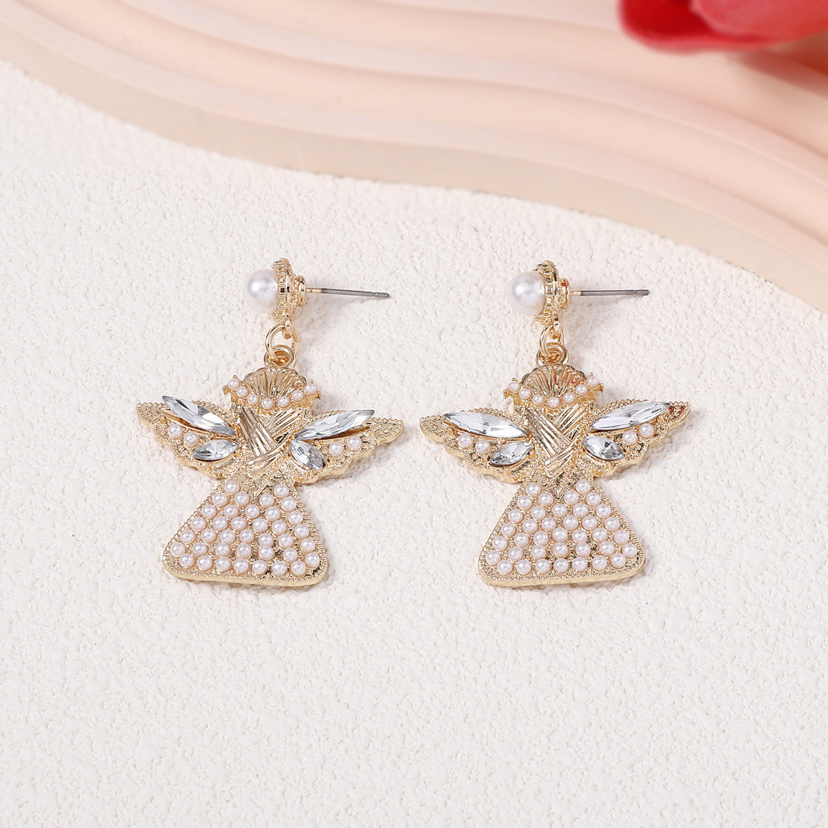 Classic Pearl Earring with Timeless Appeal