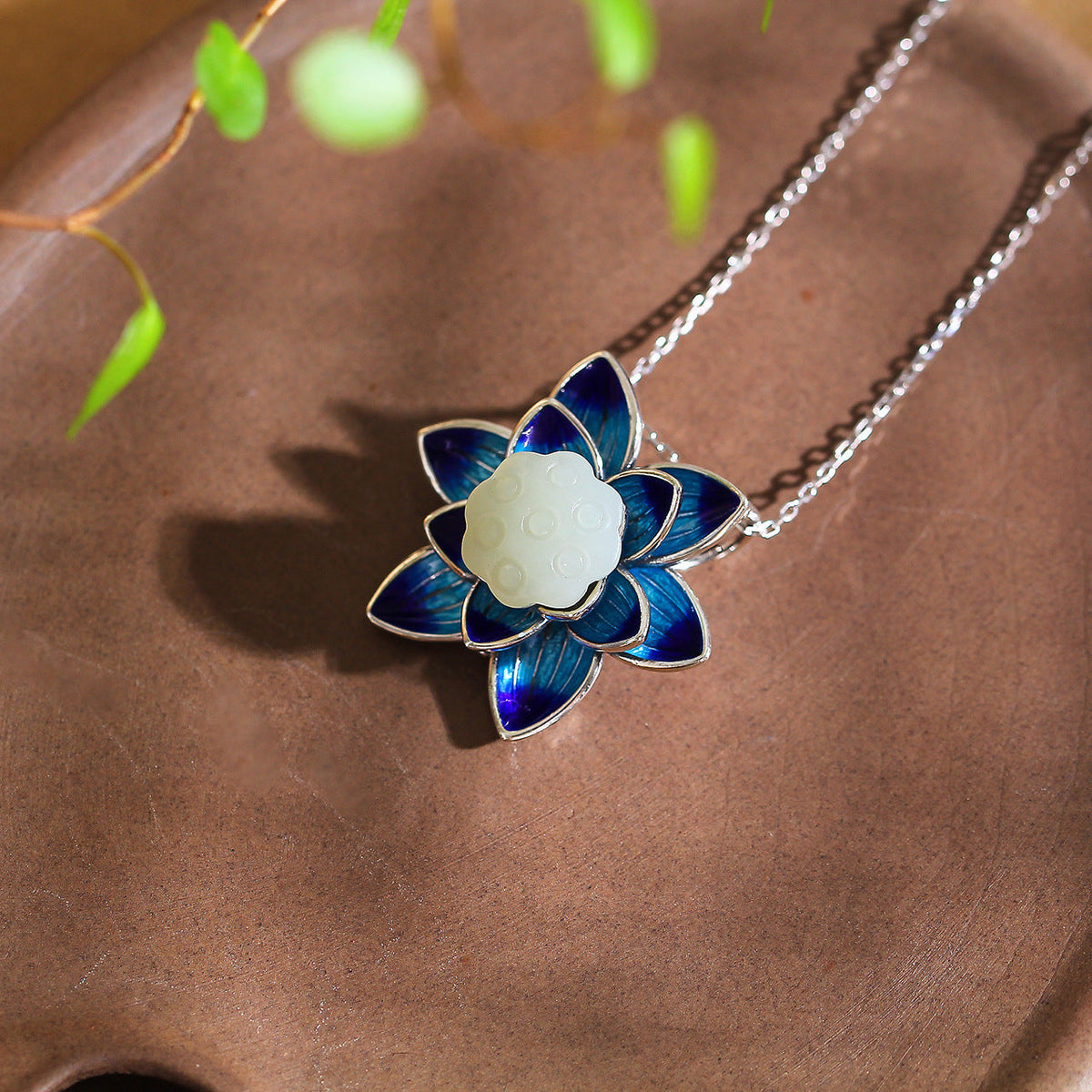 Classic Silver Necklace with Timeless Appeal