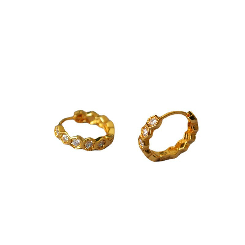 Classic Gold Earring with Timeless Appeal