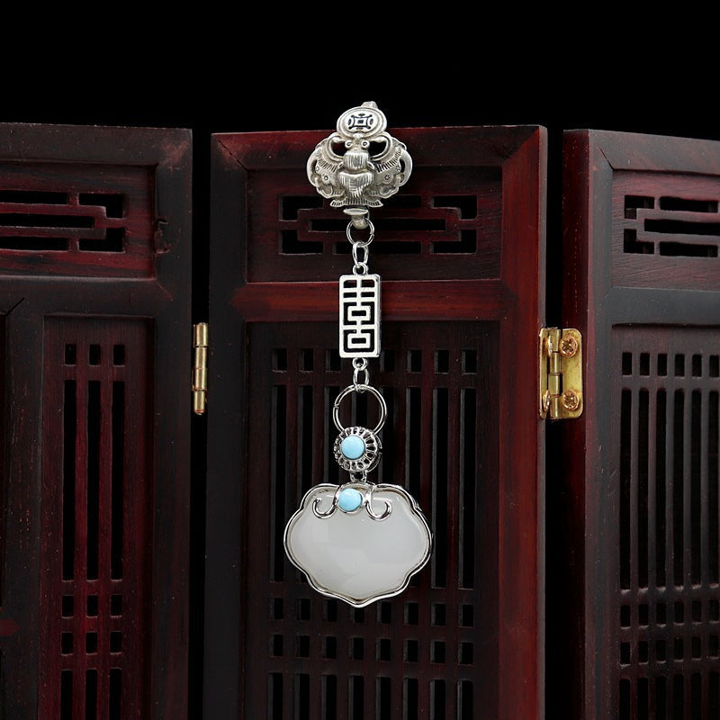 Classic Silver Pendant with Timeless Appeal