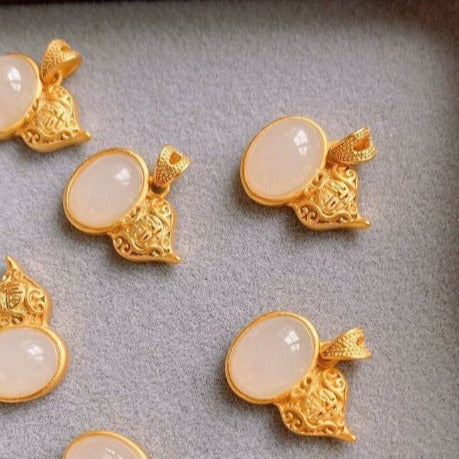 Elegant Gold Pendant for Every Occasion