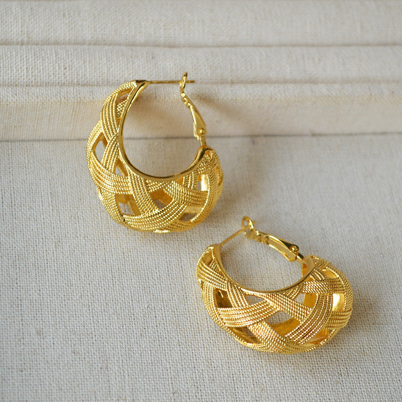 Elegant Gold Earring for Every Occasion