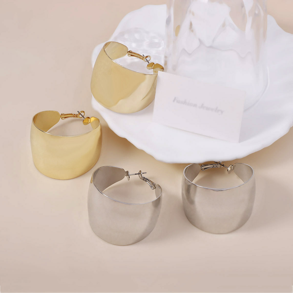Charming Earring for Any Occasion