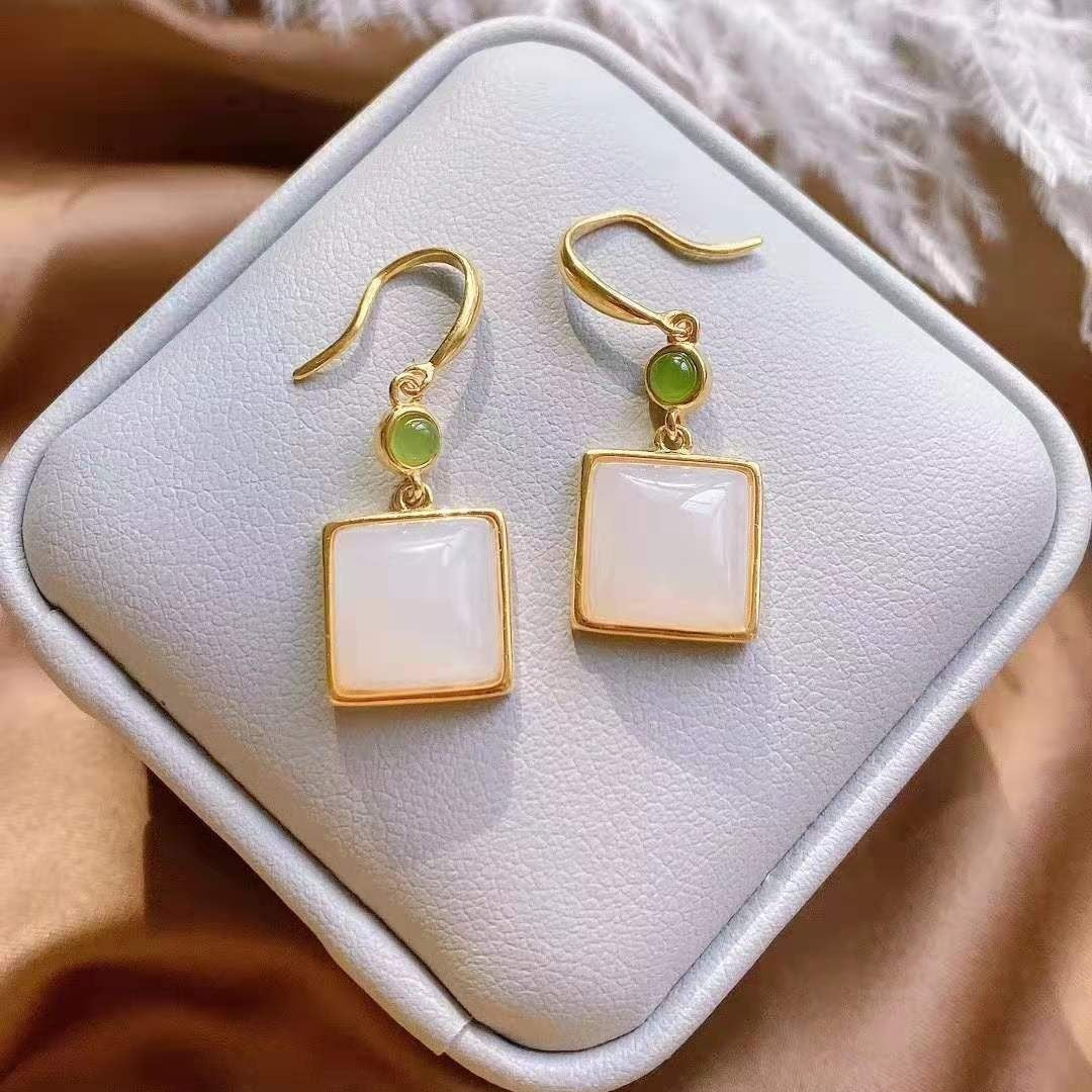 Elegant Gold Earring for Every Occasion