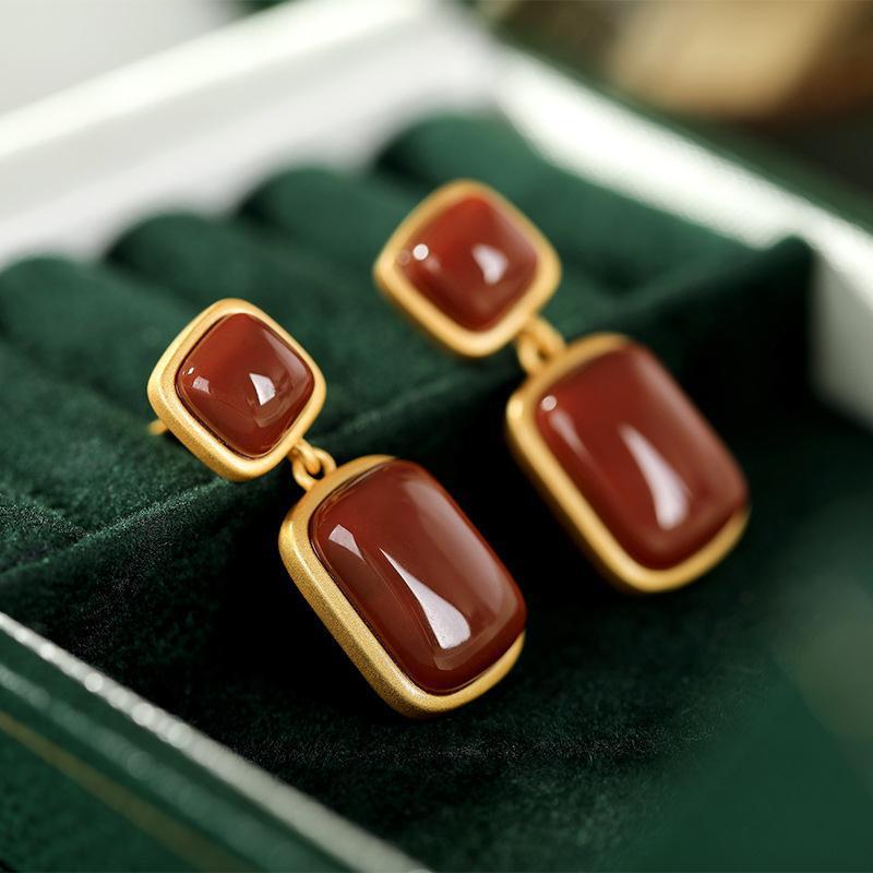 Charming Silver Earring for Any Occasion