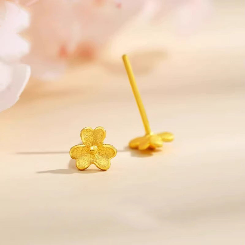 Classic Gold Earring with Timeless Appeal