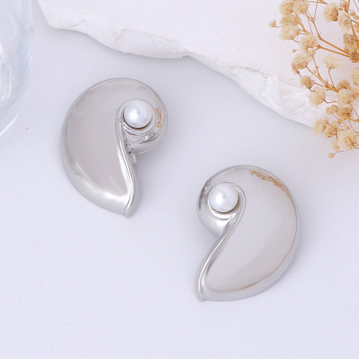 Classic Pearl Earring with Timeless Appeal