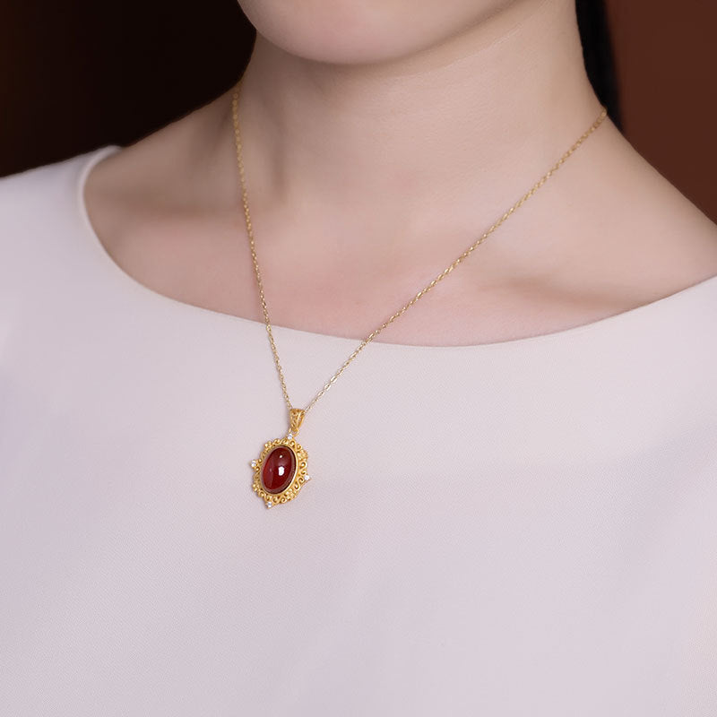 Beautiful Silver Necklace with Unique Style