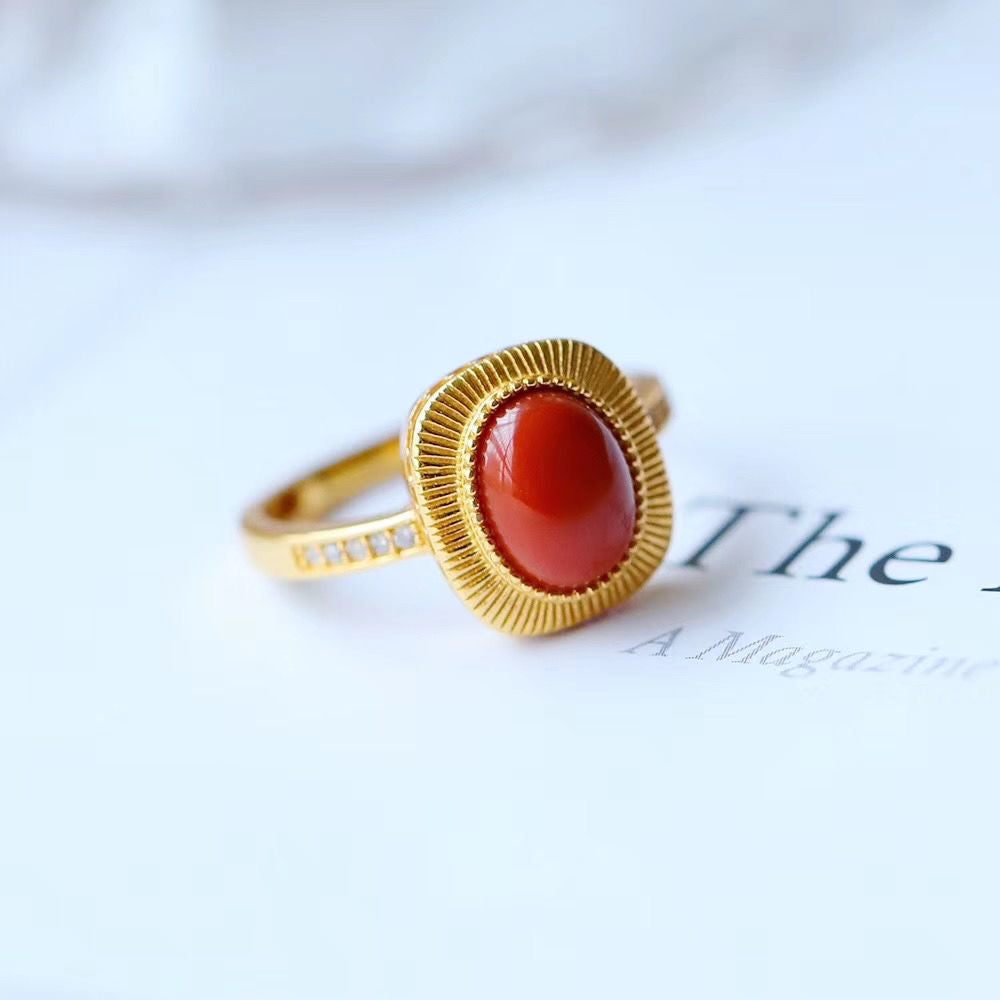 Classic Gold Ring with Timeless Appeal