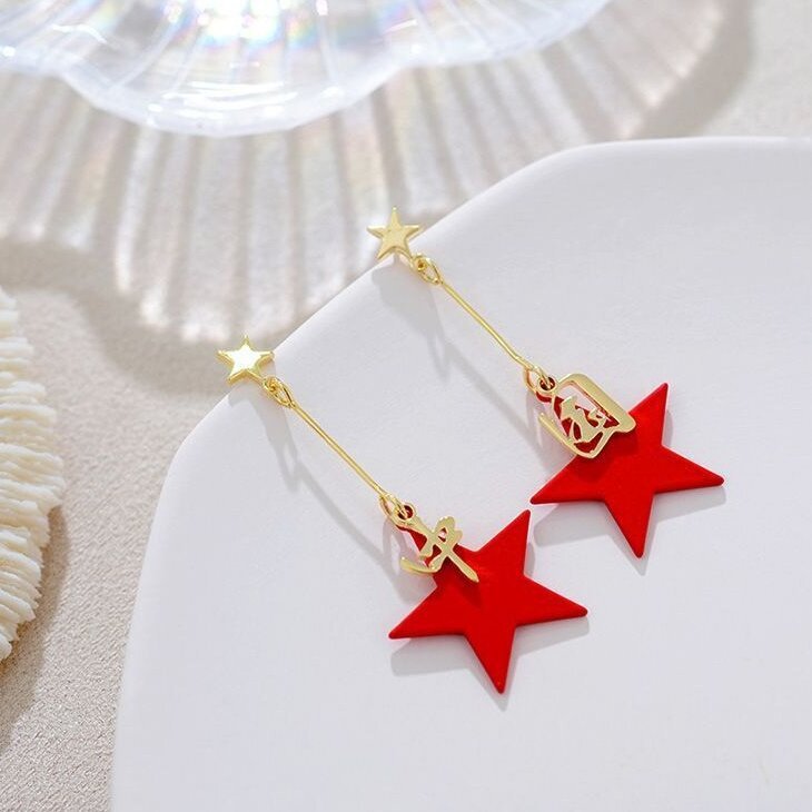 Classic Gold Earring with Timeless Appeal