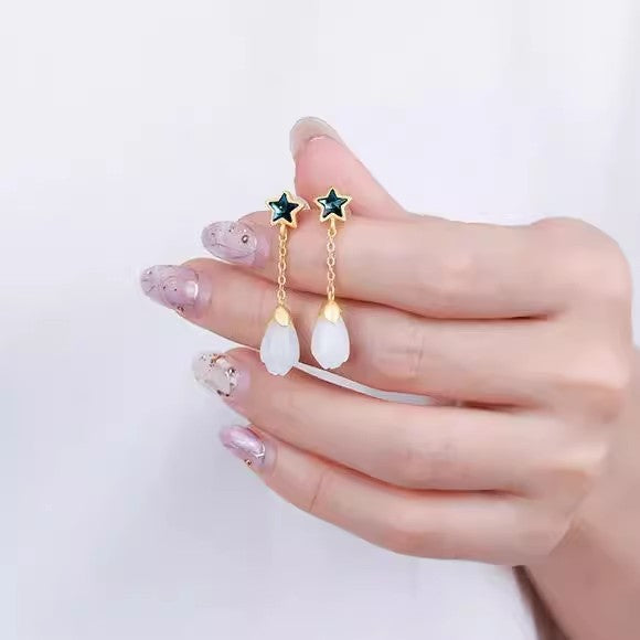 Charming Silver Earring for Any Occasion