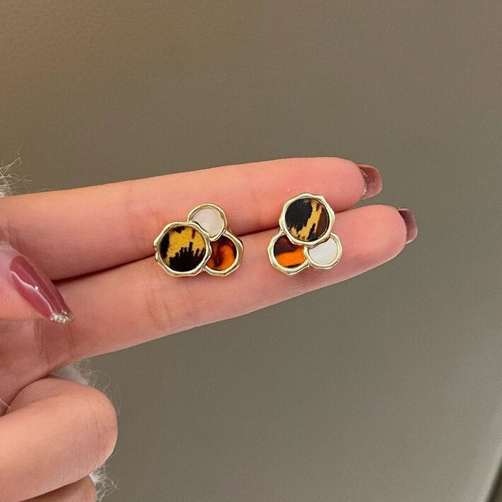 Charming Earring for Any Occasion