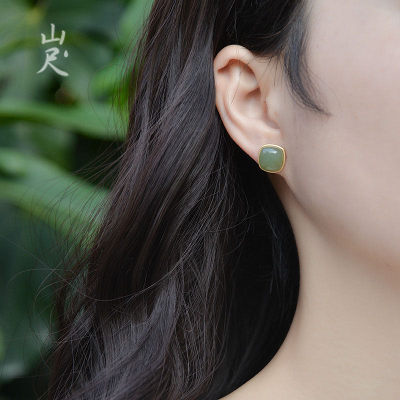 Elegant Gold Earring for Every Occasion