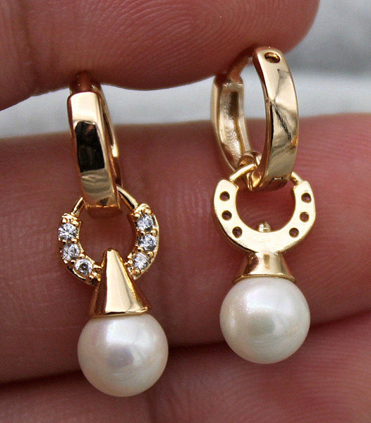 Charming Gold Earring for Any Occasion