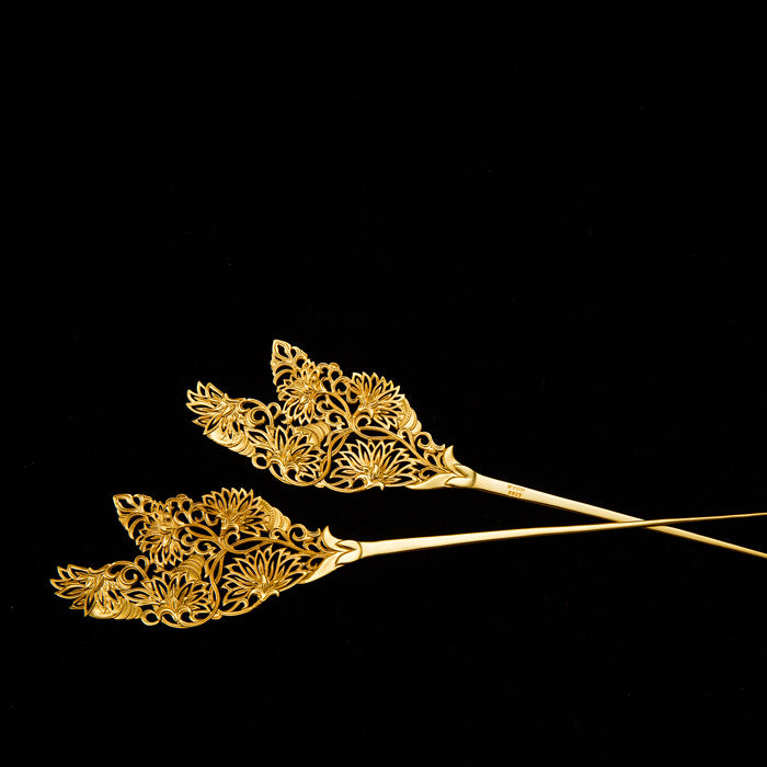 Elegant Gold Piece for Every Occasion