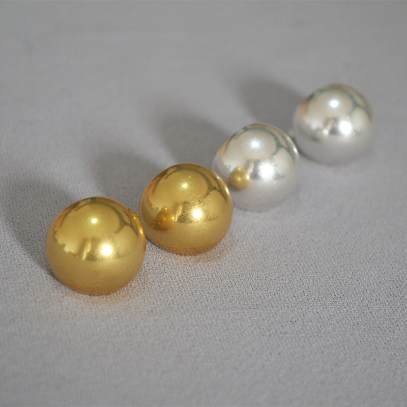 Classic Gold Earring with Timeless Appeal