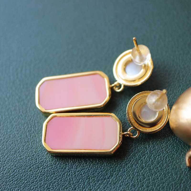 Romantic Gold Earring for Special Moments