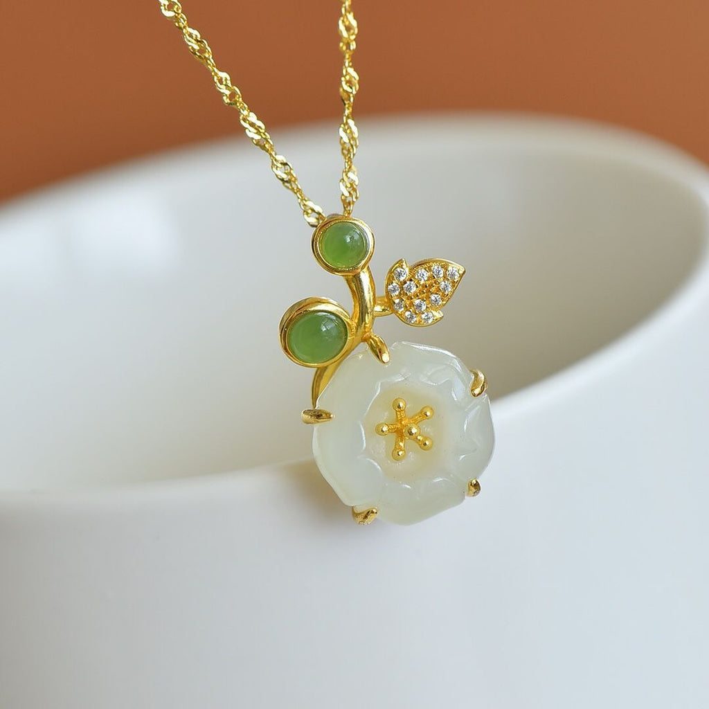 Charming Silver Pendant for Any Occasion
