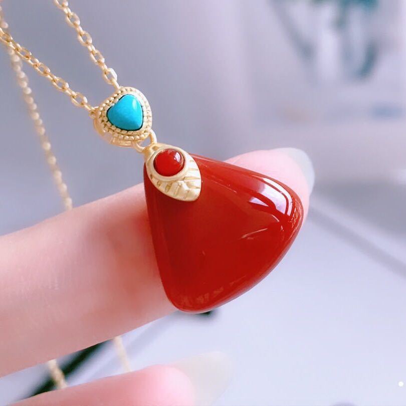Classic Silver Necklace with Timeless Appeal