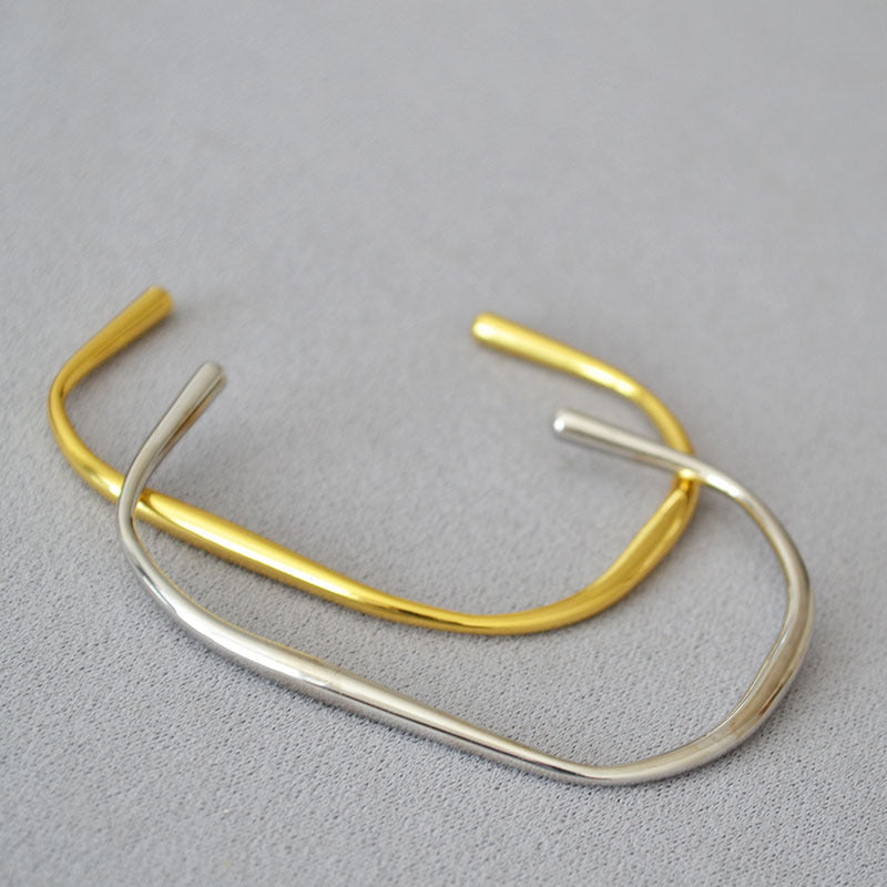 Classic Gold Bracelet with Timeless Appeal