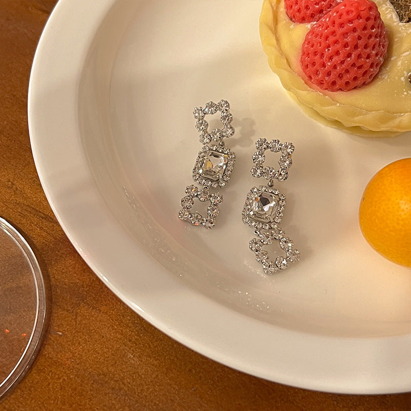 Charming Earring for Any Occasion