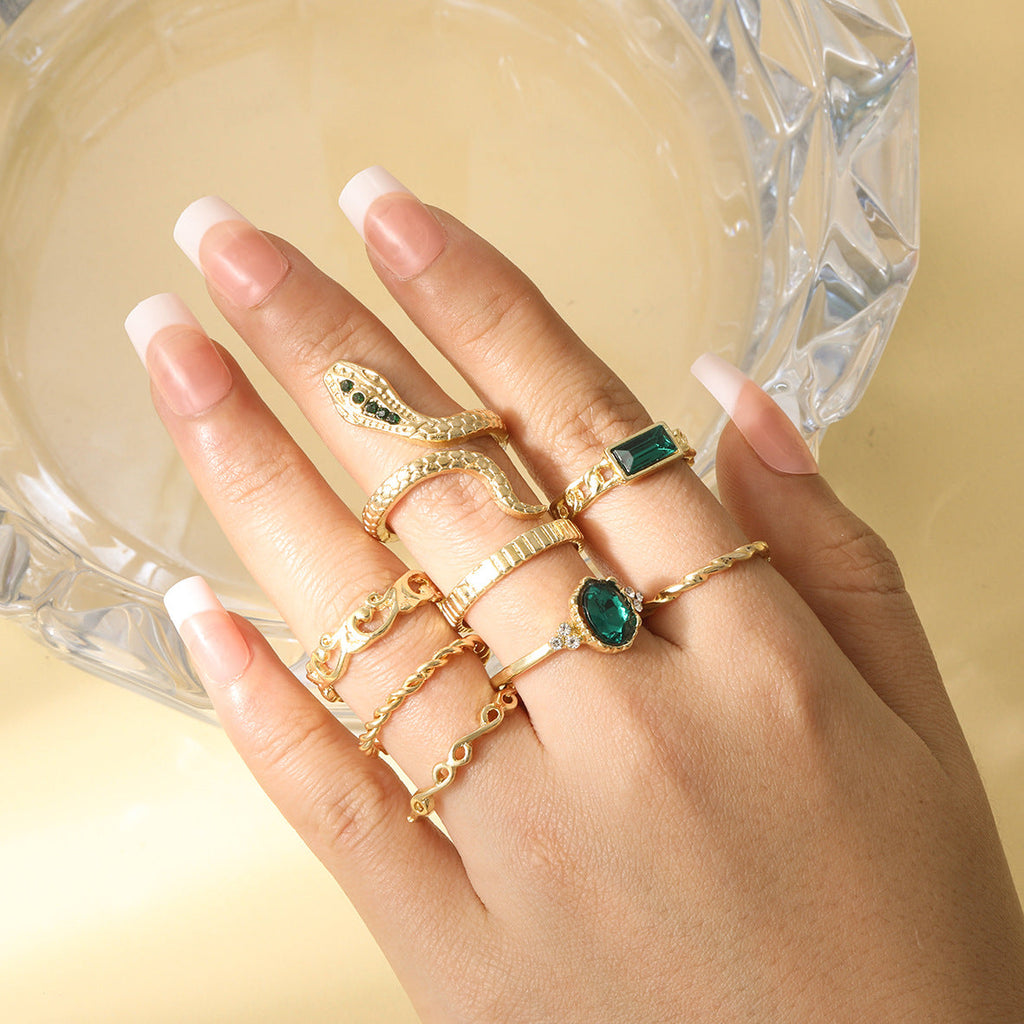 Classic Gold Bracelet with Timeless Appeal
