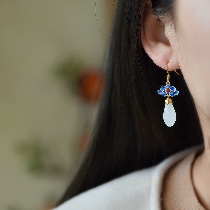Romantic Silver Earring for Special Moments