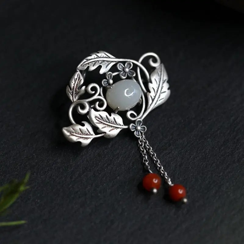 Classic Silver Pendant with Timeless Appeal
