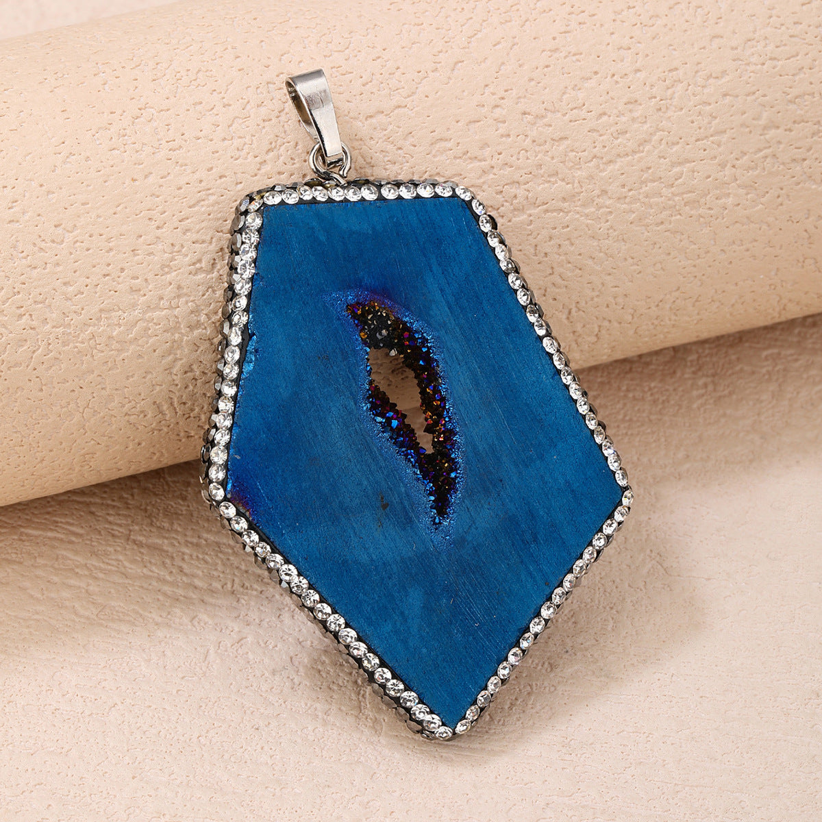 Elegant Gold Pendant for Every Occasion