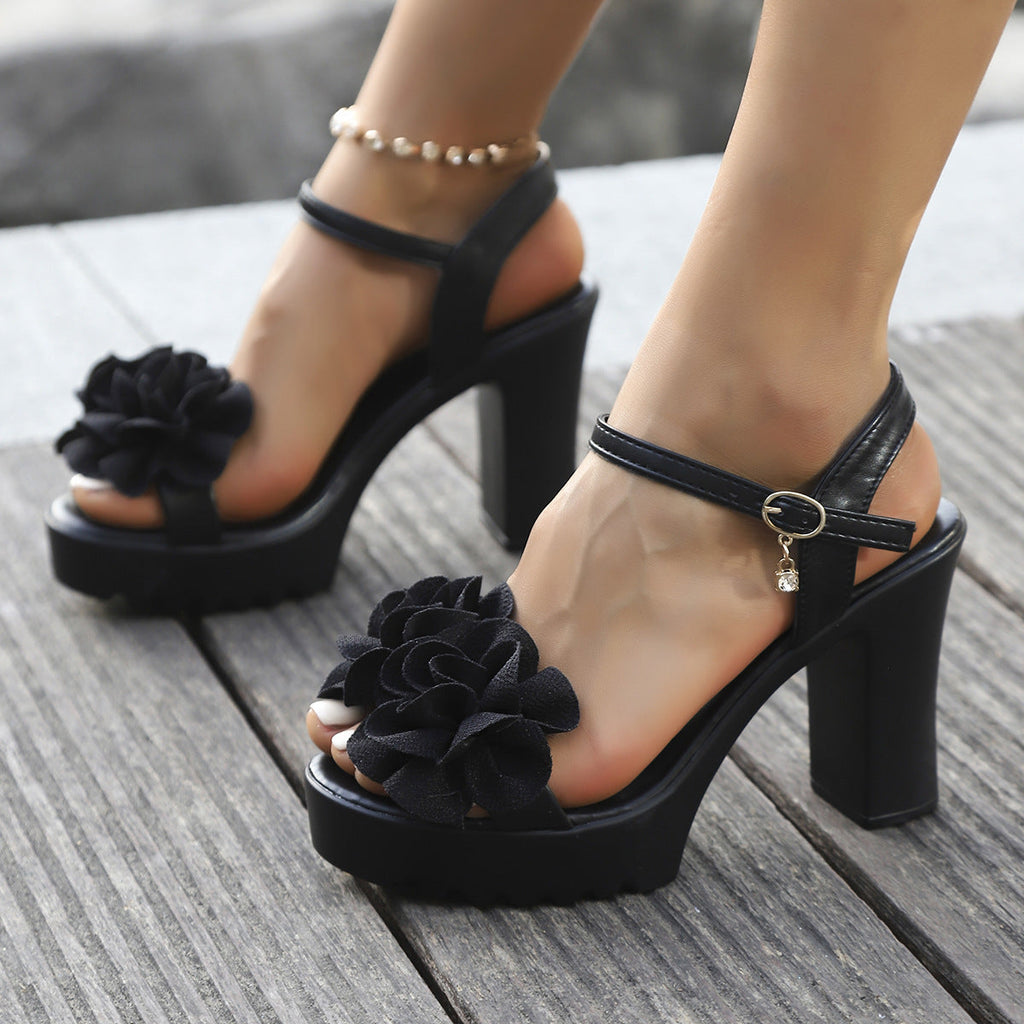 Graceful Orthopedic Sandals for Modern Look