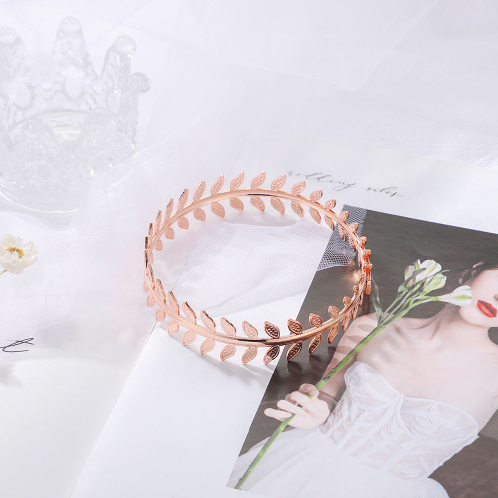 Classic Gold Bracelet with Timeless Appeal