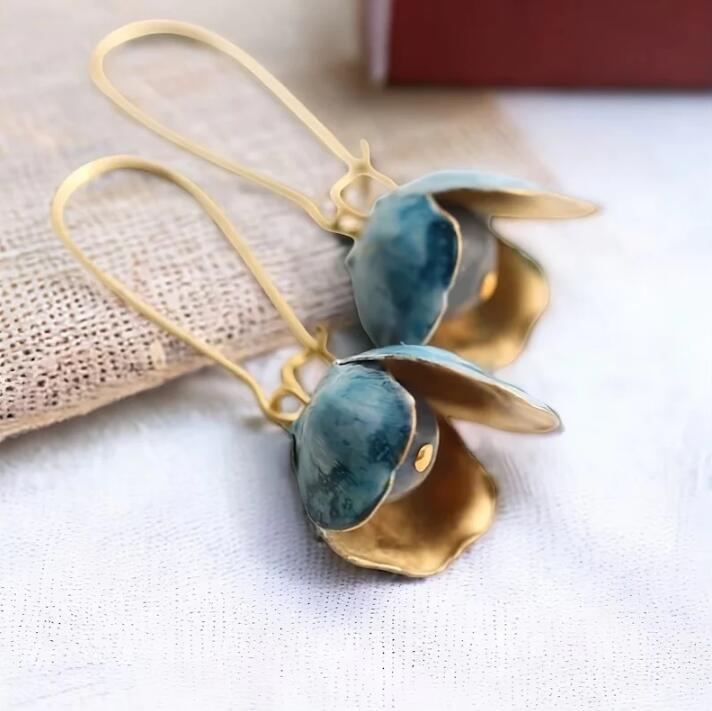 Elegant Gold Earring for Every Occasion