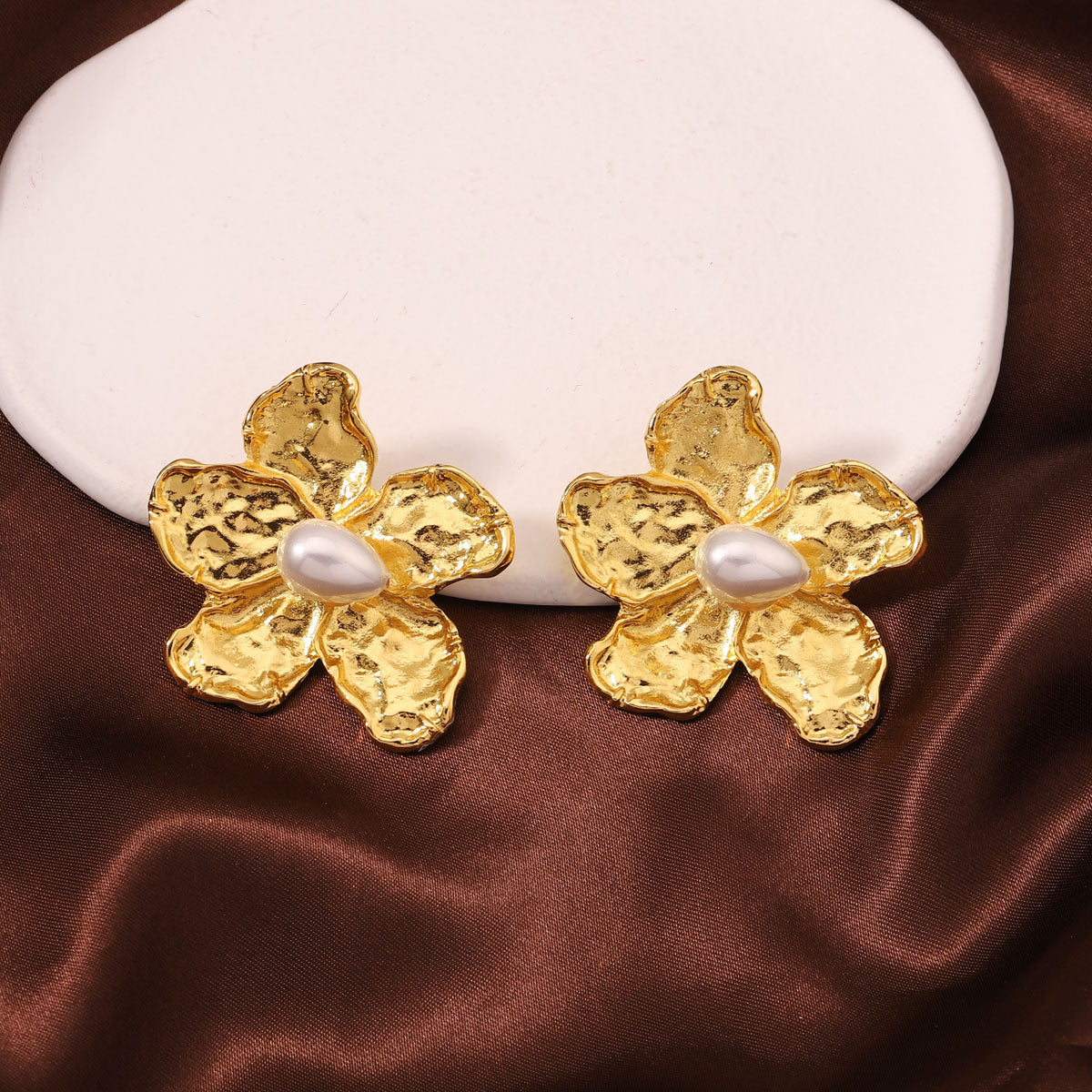 Romantic Pearl Earring for Special Moments