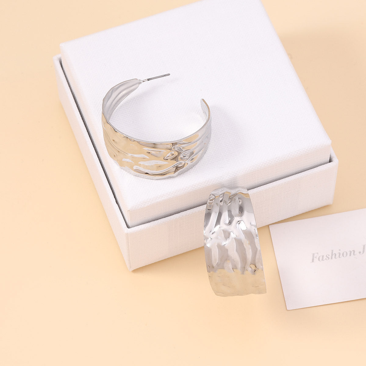 Charming Earring for Any Occasion