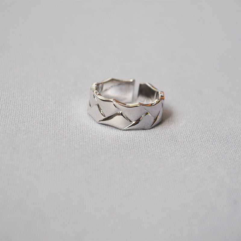 Classic Gold Ring with Timeless Appeal