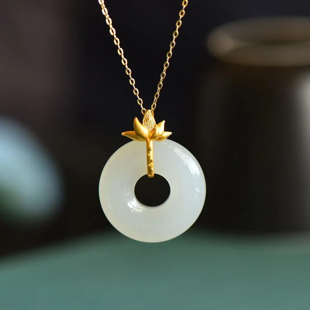 Romantic Gold Necklace for Special Moments