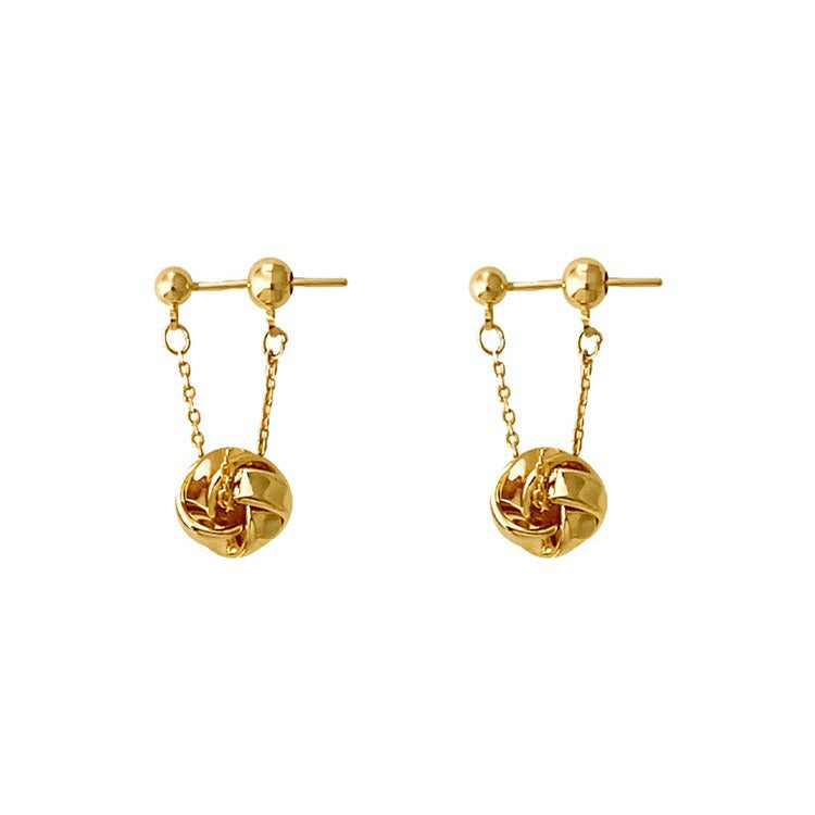 Charming Gold Earring for Any Occasion