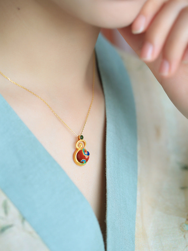 Beautiful Silver Necklace with Unique Style